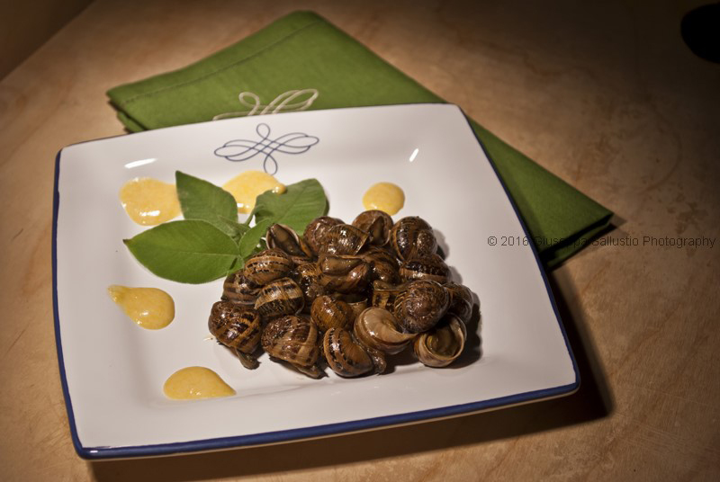 Weekend Recipe: Snails from the garden and drops of homemade garlic sauce