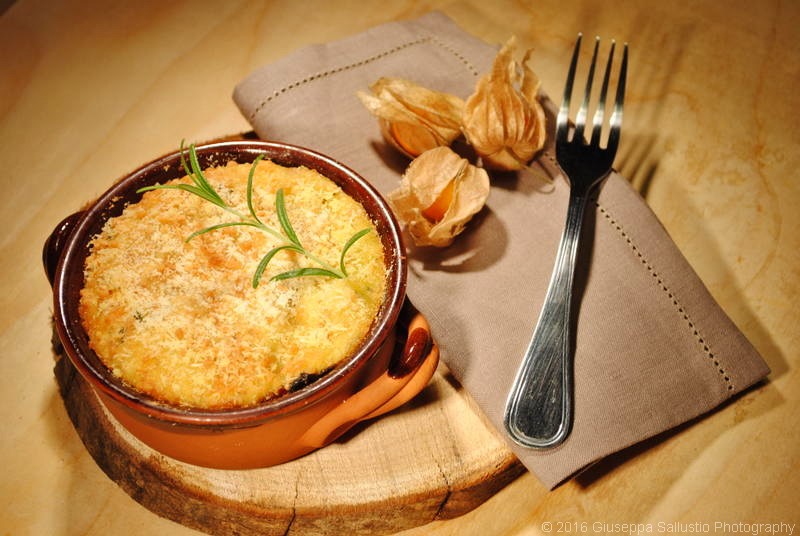 Mandel potatoes and kantarellen for a warm fluffy sformato: genuine ingredients in a pot!