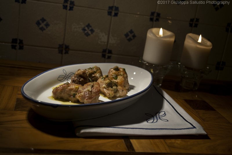 Mediterranean taste: Veal and pork chops and fresh herbs from the garden for a bouquet garni