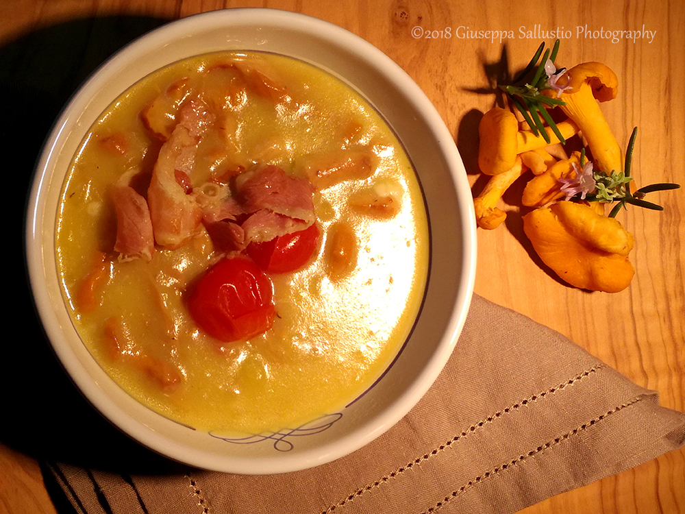 Golden chantarelles for a creamy soup
