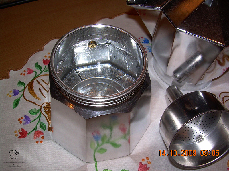 Hallo! Every morning we love to feel the flavour of a good coffee prepared at home in our kitchen. It is about simple steps for using our coffee machine in a right way.
Firstly, fill the lower kettle until just lapping on the safety valve