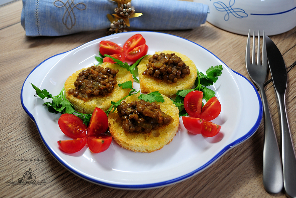 Warm crisp crostini of bread and lentils to wish a wonderful&nbsp;2020
