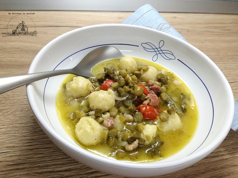 Small gnocchi made of semolina and green sparrows
