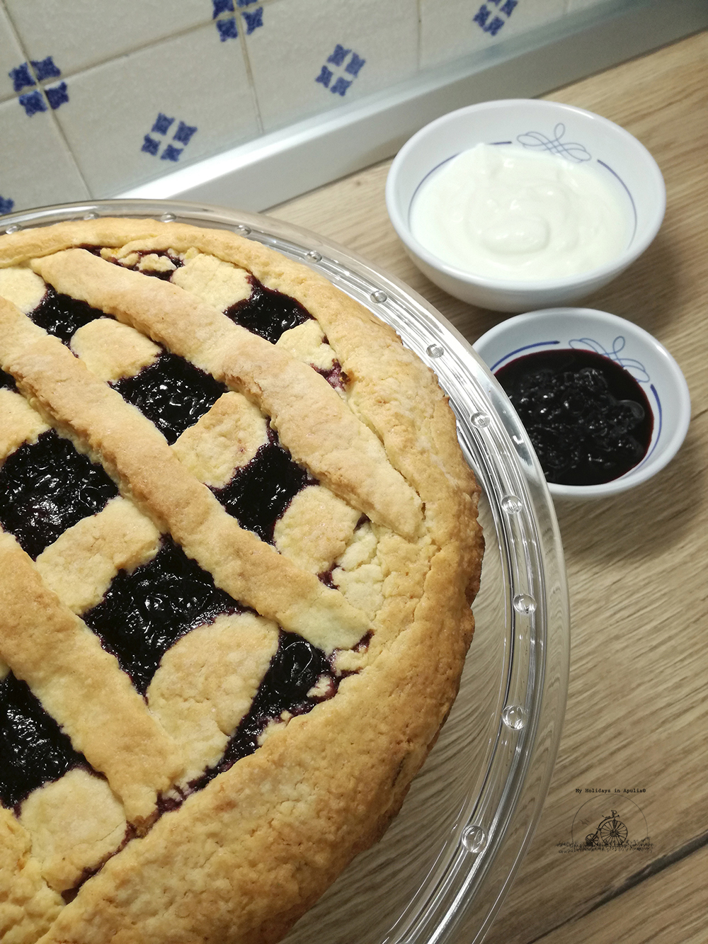 A blueberry jam tart for your coffee pause