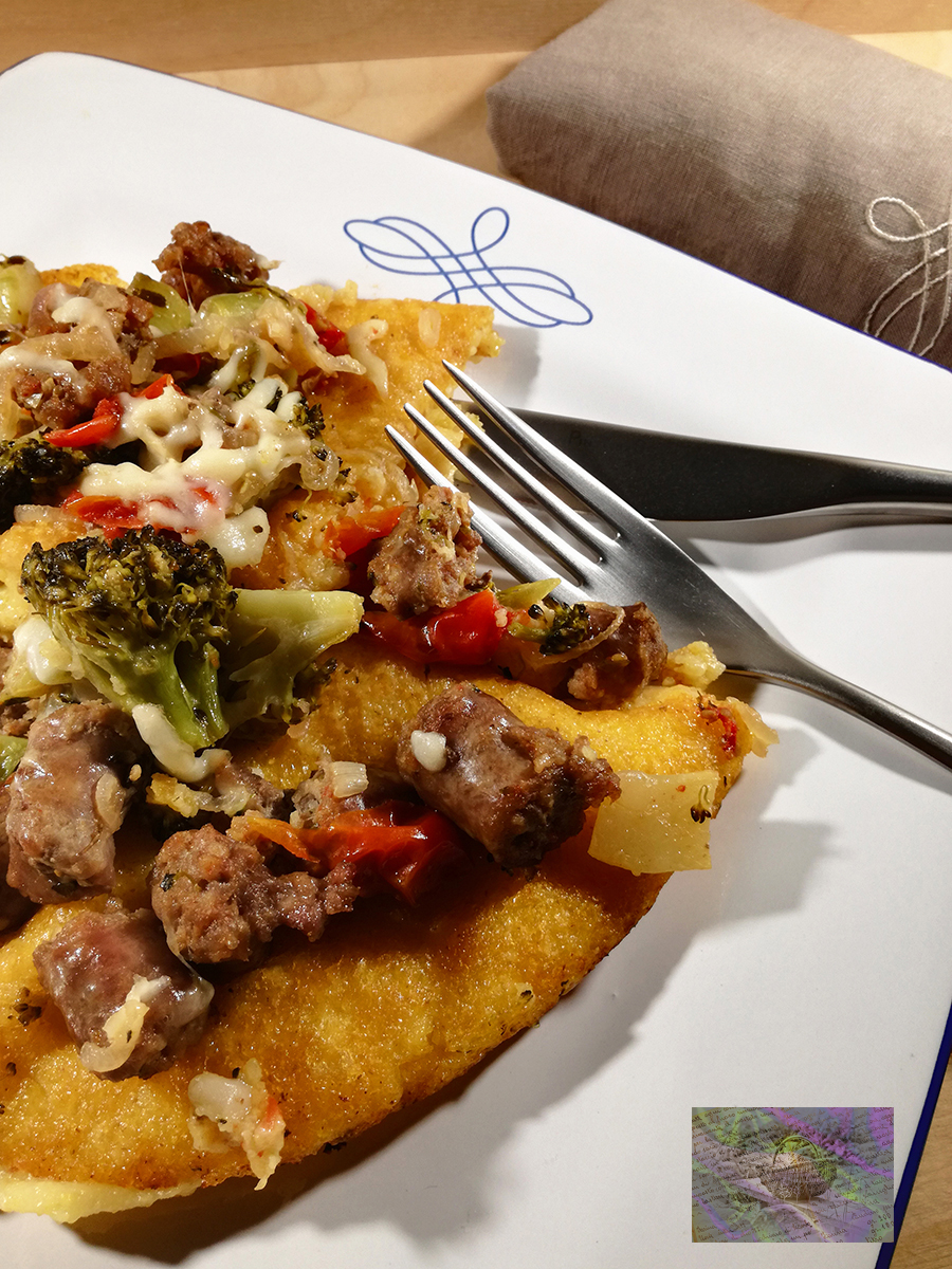Crisp single crust polenta pie topped with broccoli, sausage and sweet Tropea onion. It tastes so good!