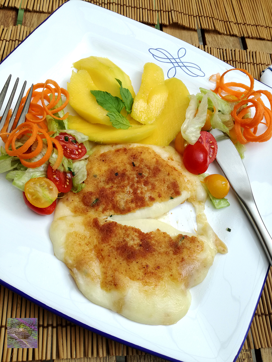 Mango and melting scamorza cheese for a fresh inviting salad