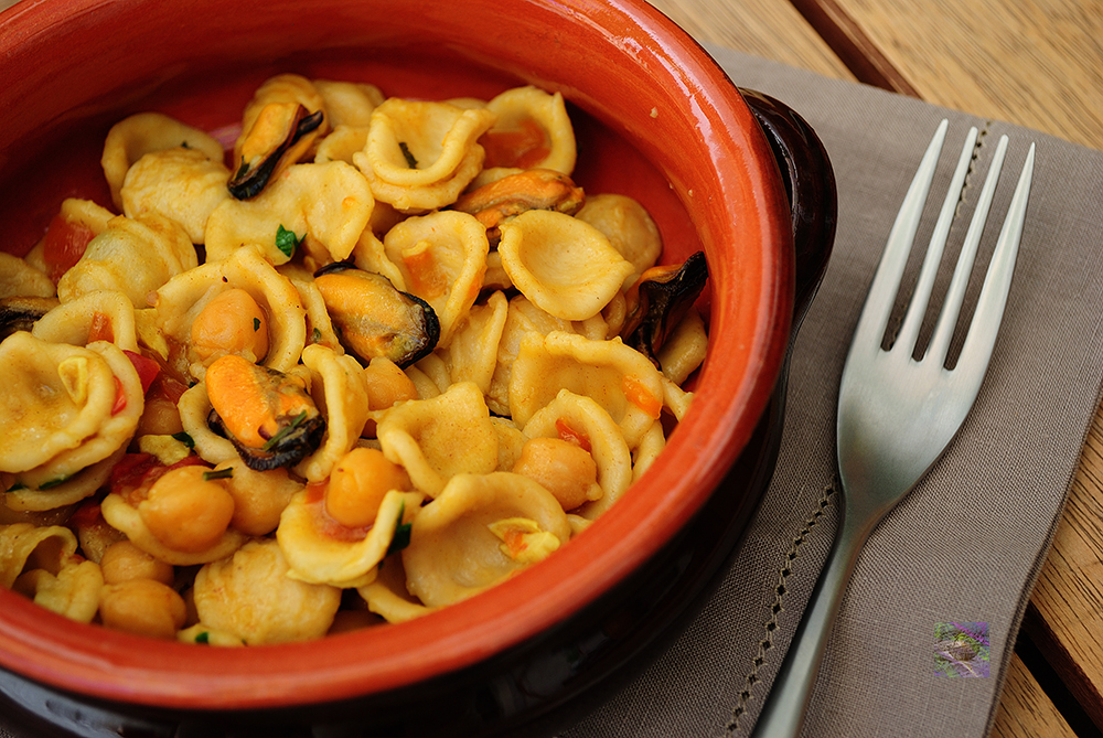 Orecchiette pasta, chickpeas and mussels for a delicious dish